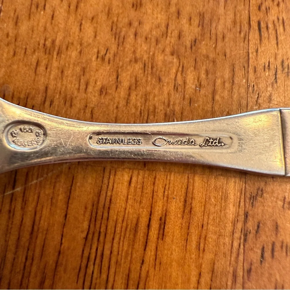 VTG Oneida SPANISH COURT Stainless 1881 Rogers Flatware Meat Serving Fork Scroll